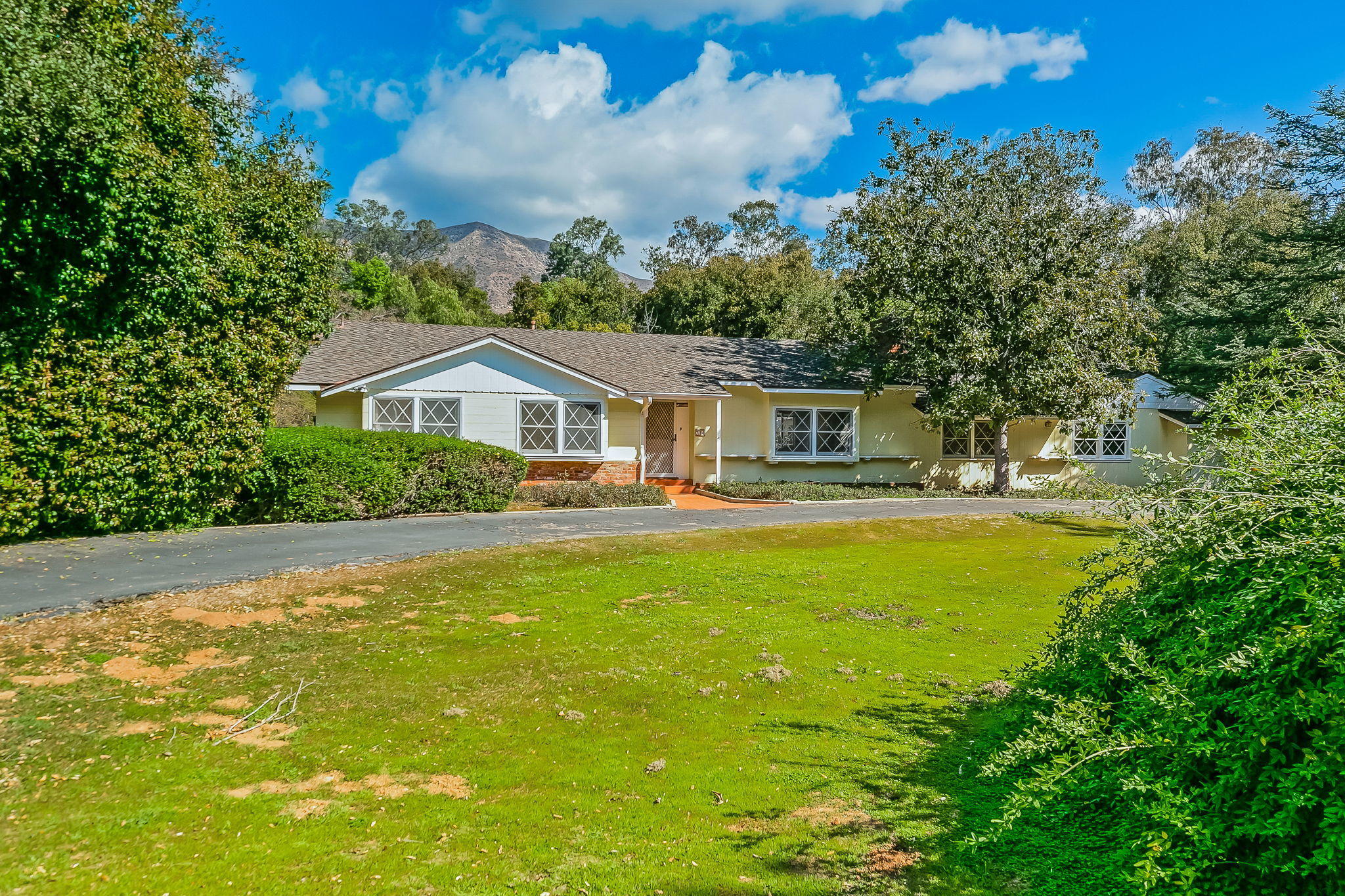 714 El Toro Road Ojai, CA 93023 - Photo 2 of 32 2-web-or-mls-UpmarketMedia_714ElToro-2