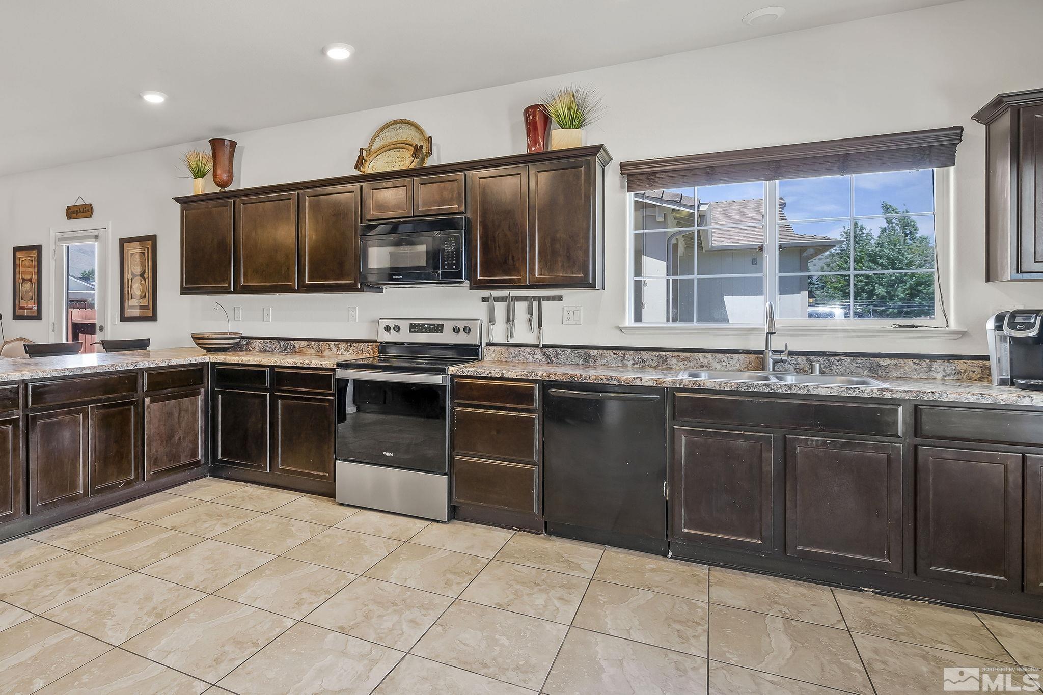 18369 Narrowleaf Court Reno, NV 89508 - Photo 8 of 34 Photo 8