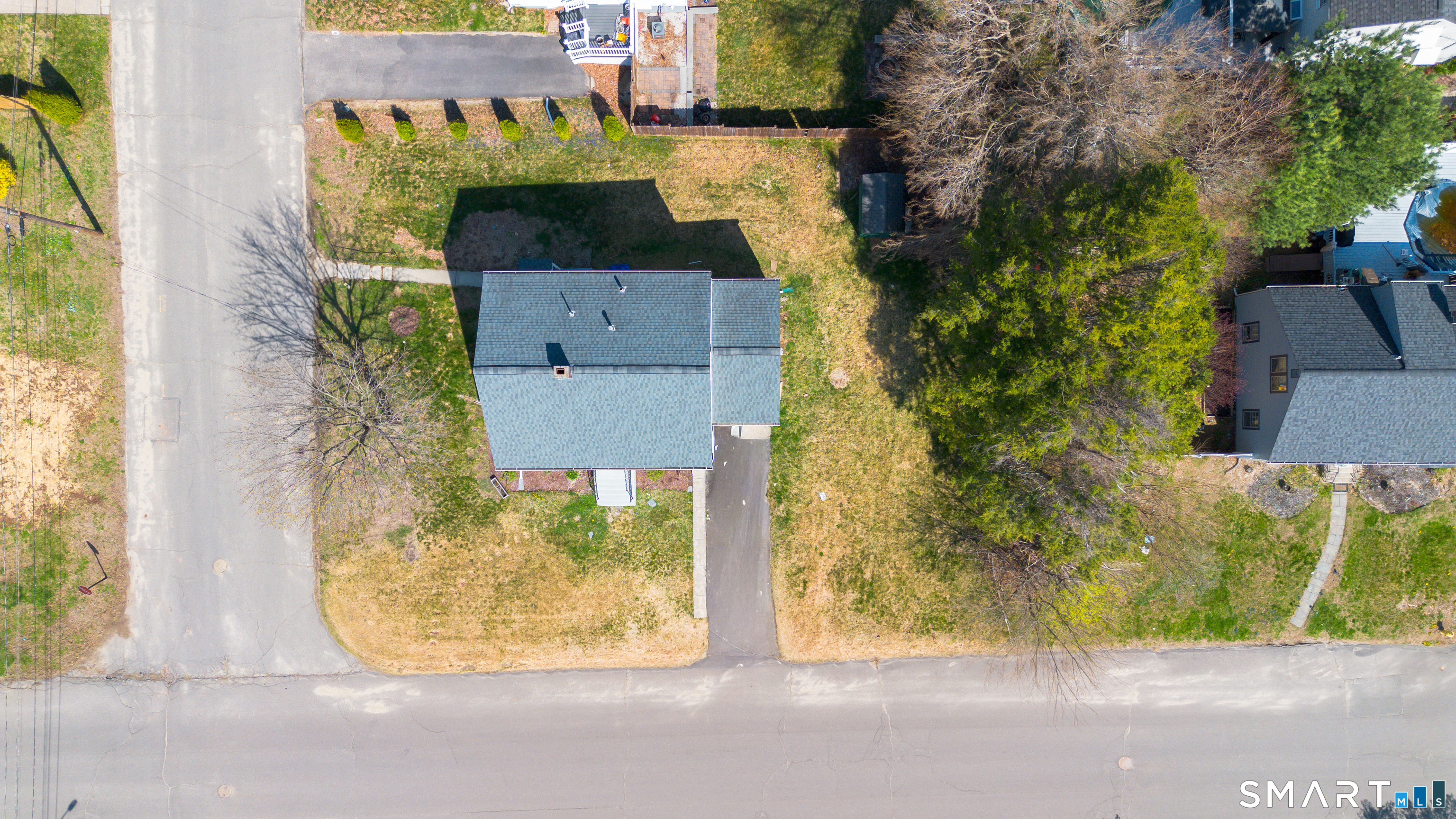 27 Glendale Drive Waterbury, CT 06708 - Photo 22 of 27 an aerial view of a house