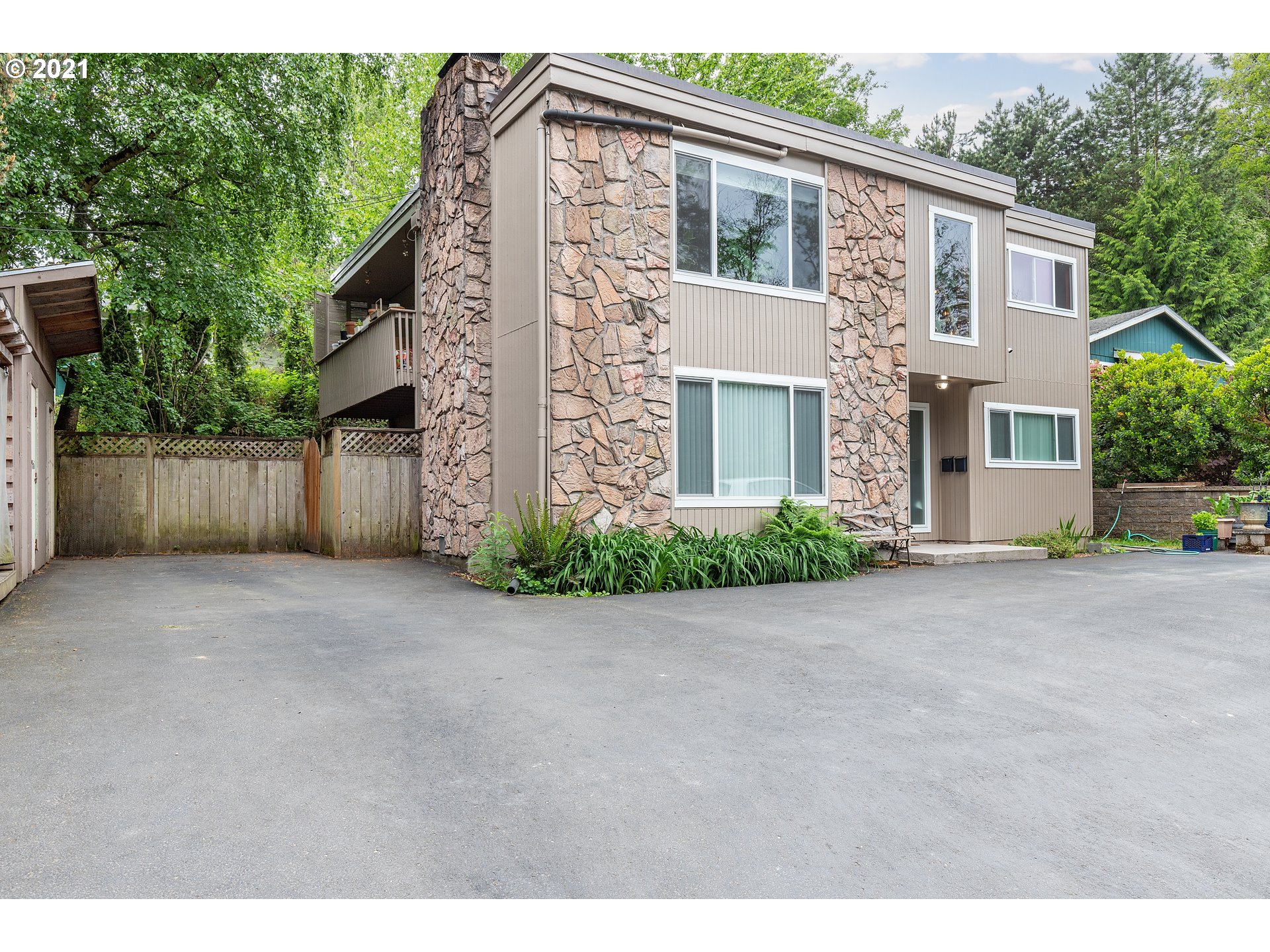 3006 Southwest Spring Garden Street Portland, OR 97219 - Photo 1 of 22 Gallery Image 1