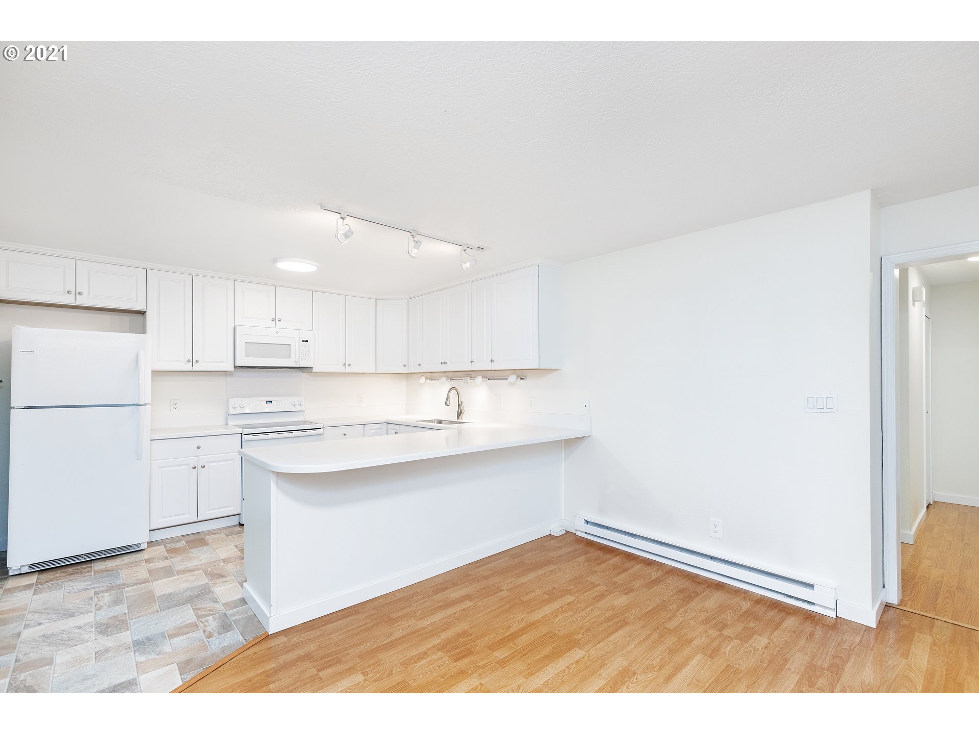 3006 Southwest Spring Garden Street Portland, OR 97219 - Photo 18 of 22 Gallery Image 18