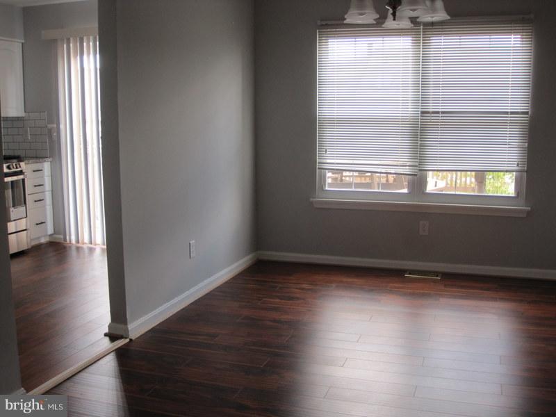 5 Powder View Court Baltimore, MD 21236 - Photo 4 of 17 Dining Room