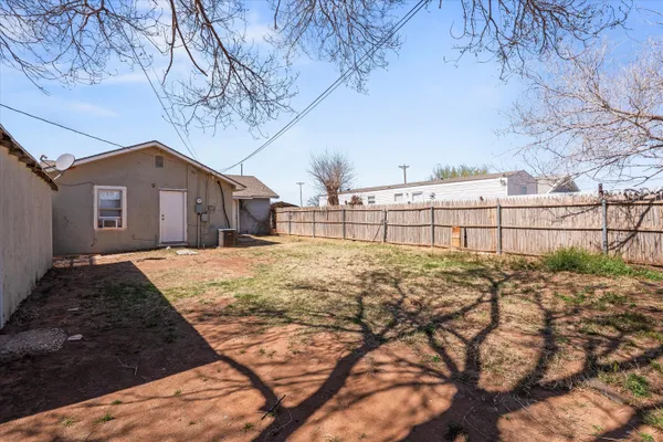 $105,000 | 805 Ave C, Levelland, TX 79336