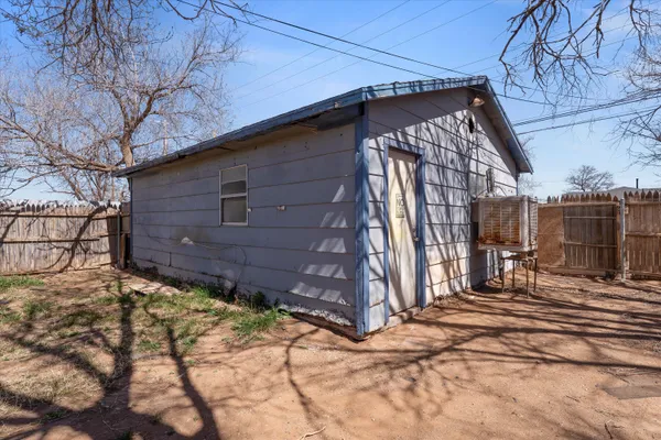 $105,000 | 805 Ave C, Levelland, TX 79336