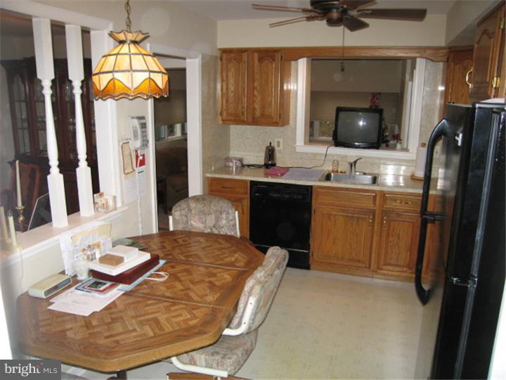 630 Brookwood Road Wayne, PA 19087 - Photo 8 of 20 Kitchen