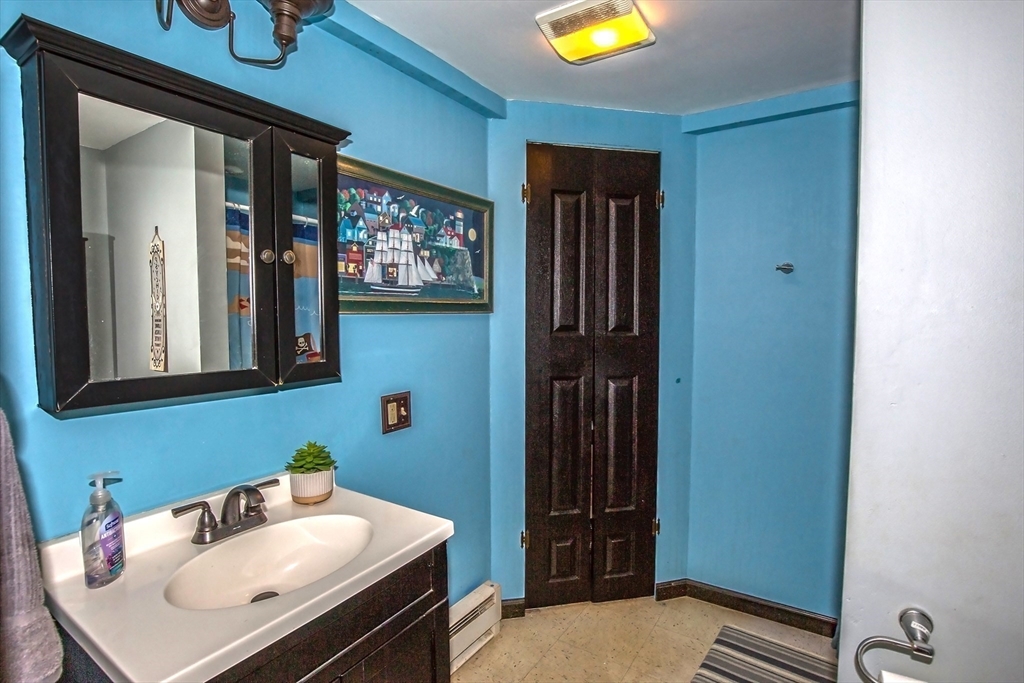 138 Wilber Street Springfield, MA 01104 - Photo 15 of 28