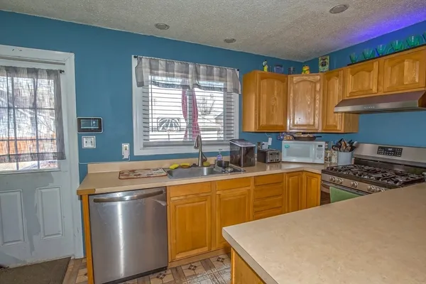 $295,900 | 138 Wilber Street, Springfield, MA 01104