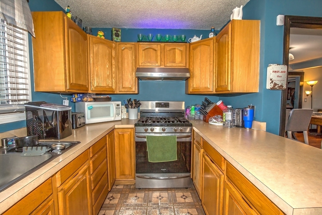 138 Wilber Street Springfield, MA 01104 - Photo 9 of 28