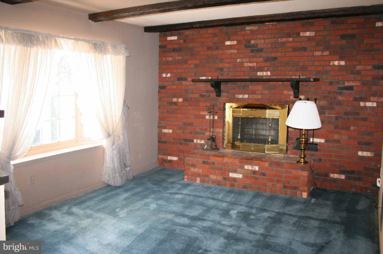 1438 Washington Road Westminster, MD 21157 - Photo 11 of 30 Living Room