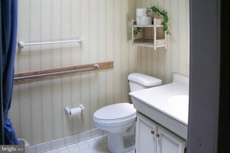 1438 Washington Road Westminster, MD 21157 - Photo 28 of 30 Bath