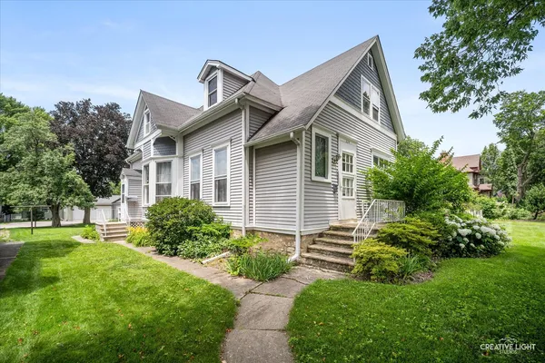 $2,000 | 334 Arbor Avenue, Unit 2, West Chicago, IL 60185