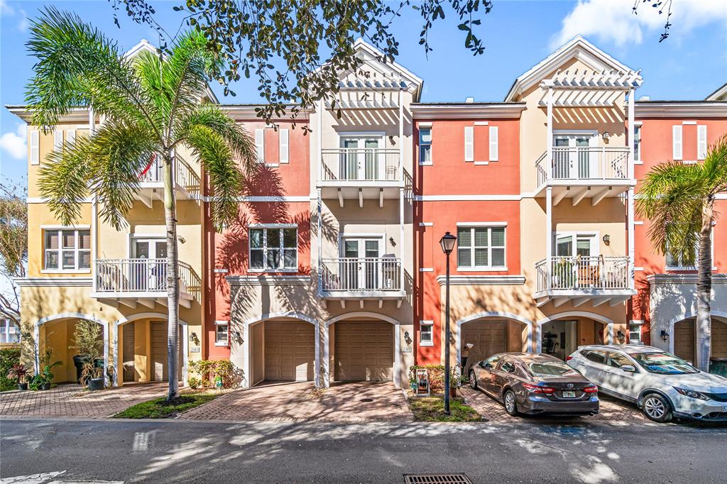 2381 Vintage Drive Lighthouse Point, FL 33064 - Photo 2 of 29