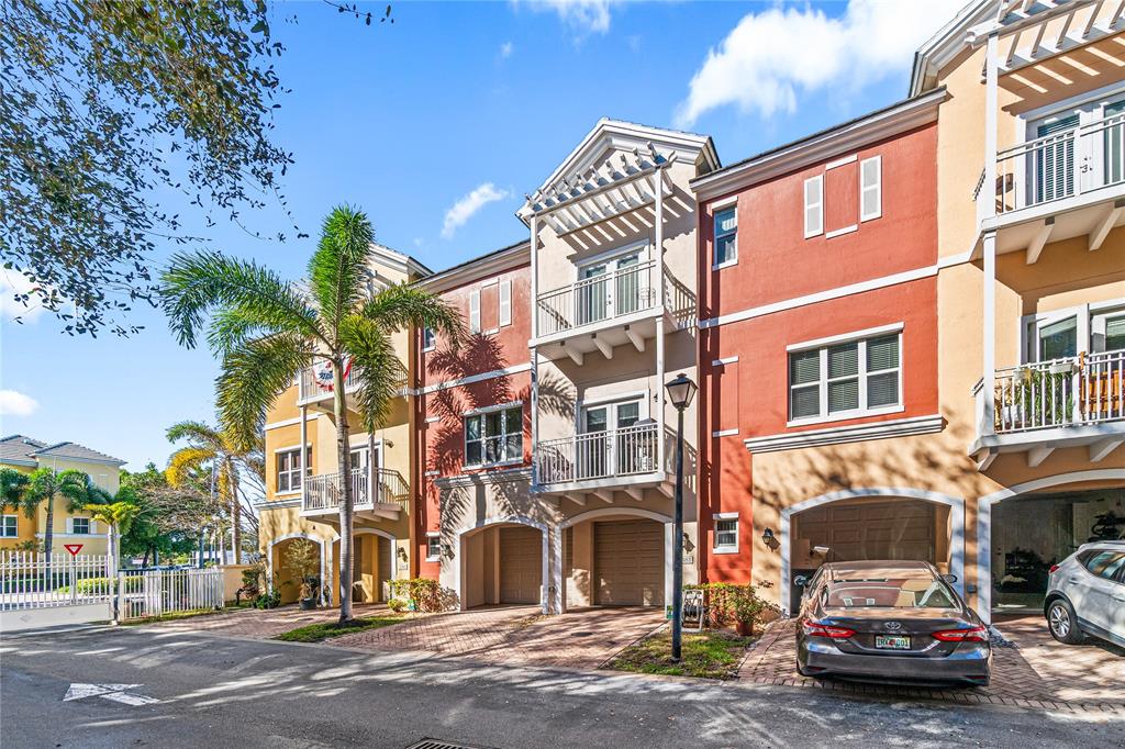 2381 Vintage Drive Lighthouse Point, FL 33064 - Photo 4 of 29