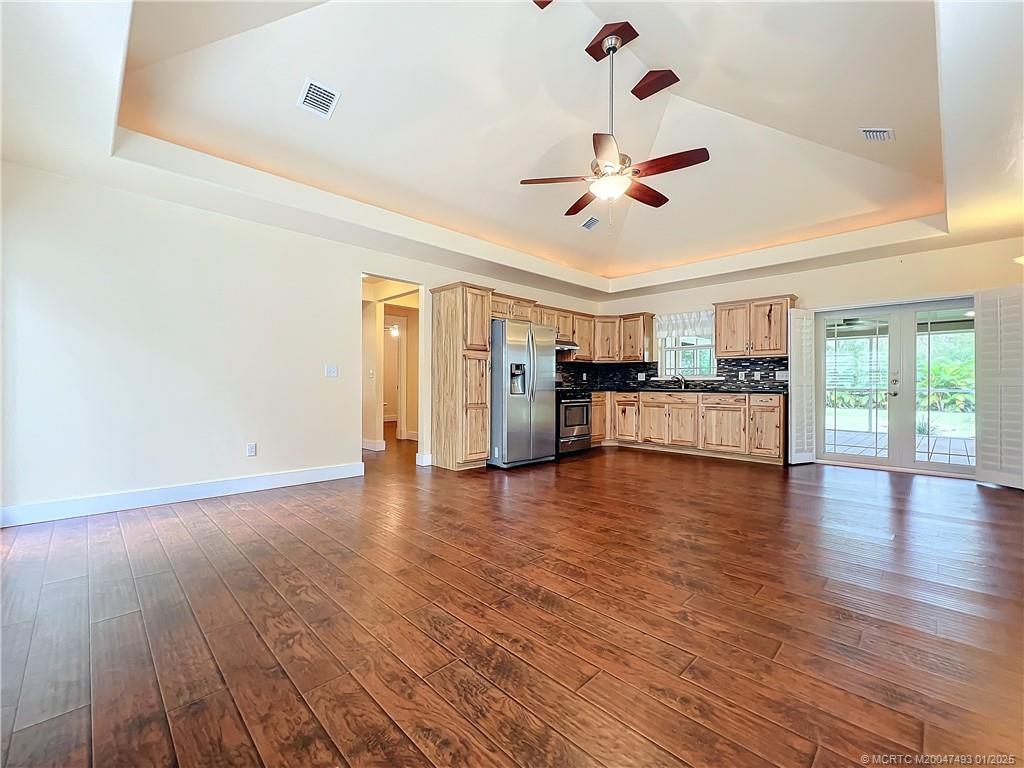 Nice large great room with the kitchen area and ba