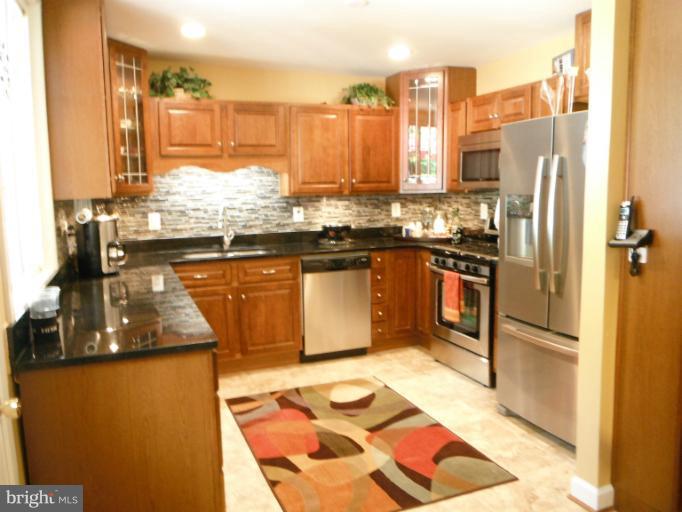 7525 Old Columbia Road Laurel, MD 20723 - Photo 2 of 29 Kitchen with granite counters