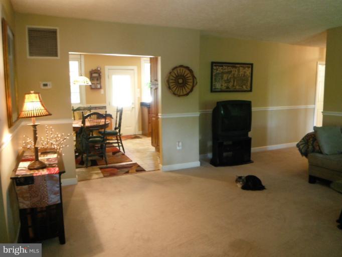 7525 Old Columbia Road Laurel, MD 20723 - Photo 13 of 29 Living Room