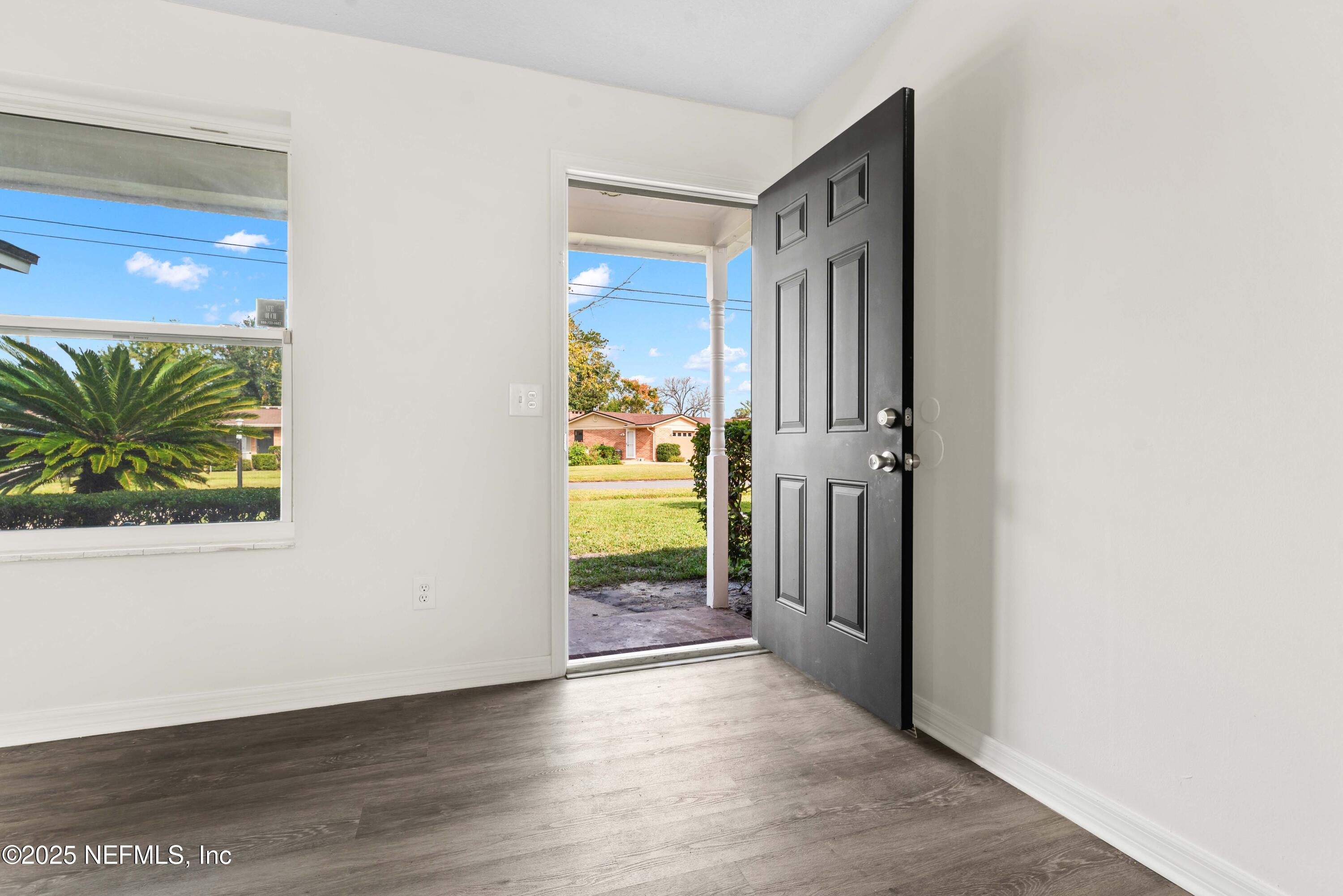 5676 Flagstaff Road Jacksonville, FL 32207 - Photo 4 of 28 5676 Flagstaff Rd-6