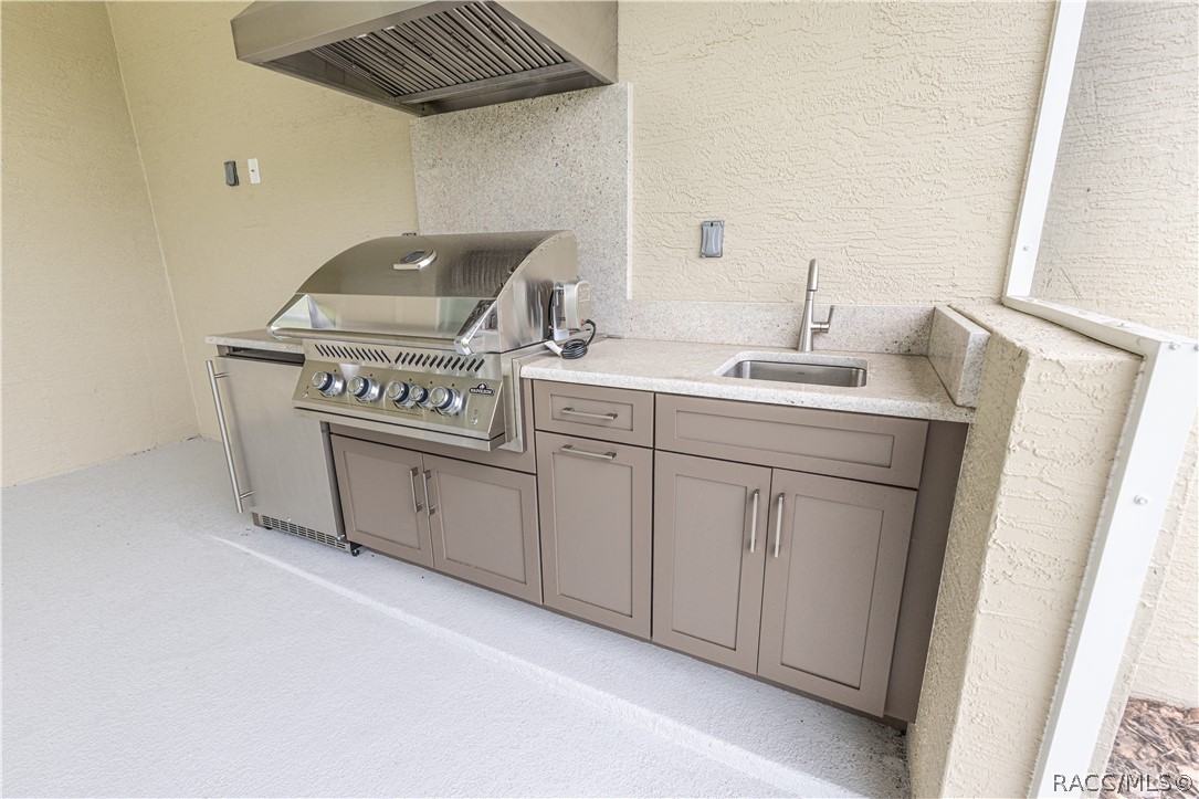 1439 Cr212 Road Oxford, FL 34484 - Photo 41 of 48 Outdoor kitchen on lanai