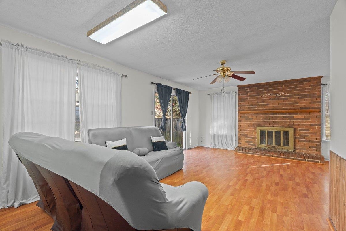 3442 Wythe Road Memphis, TN 38134 - Photo 3 of 21 a living room with furniture and a fireplace