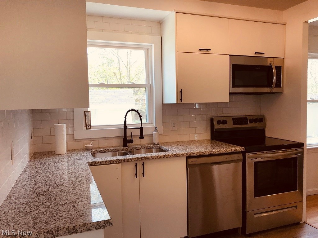 1437 Sunset Road Cleveland, OH 44124 - Photo 8 of 35