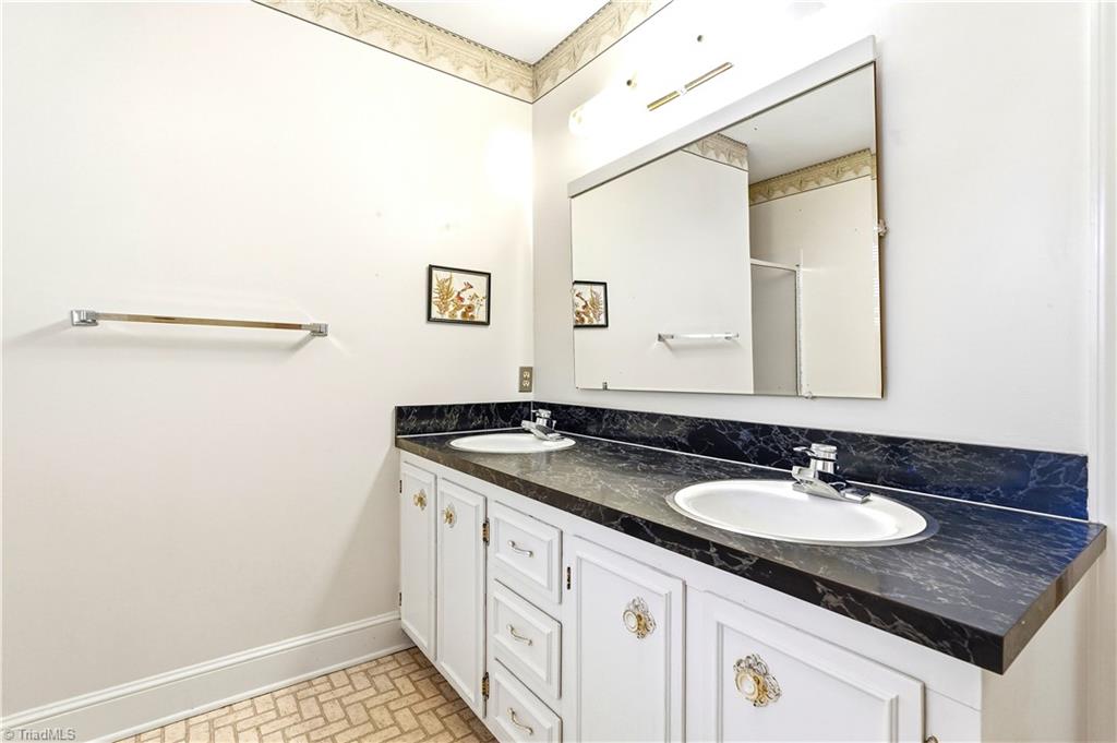 612 Hertford Road Winston-Salem, NC 27104 - Photo 32 of 49