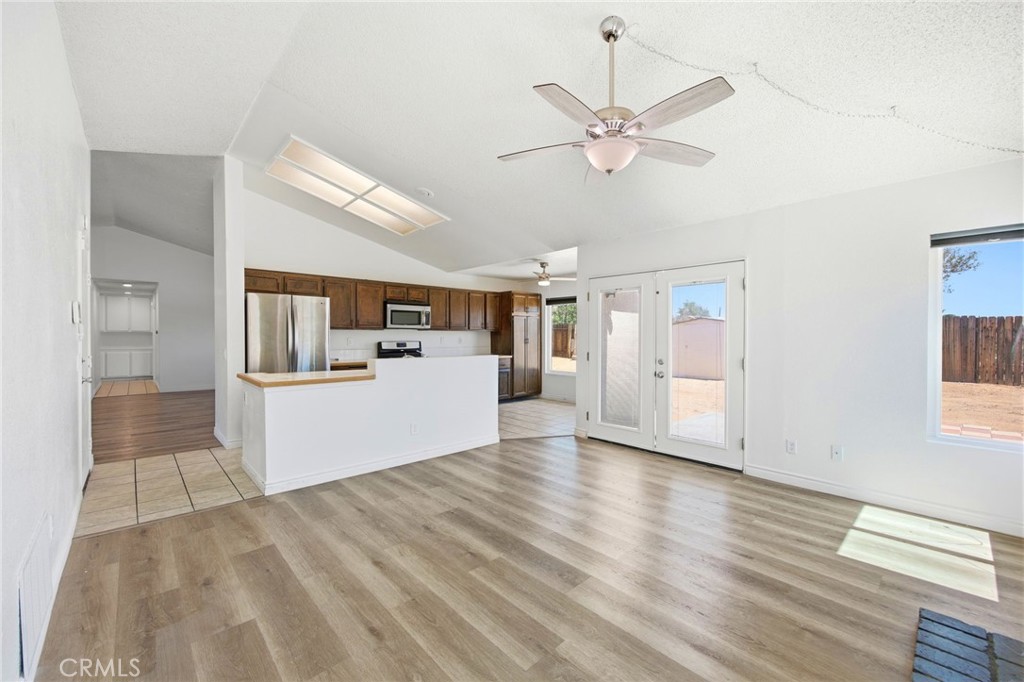 12829 Cobalt Road Victorville, CA 92392 - Photo 12 of 45