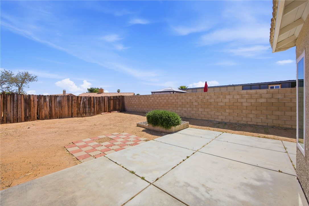 12829 Cobalt Road Victorville, CA 92392 - Photo 35 of 45