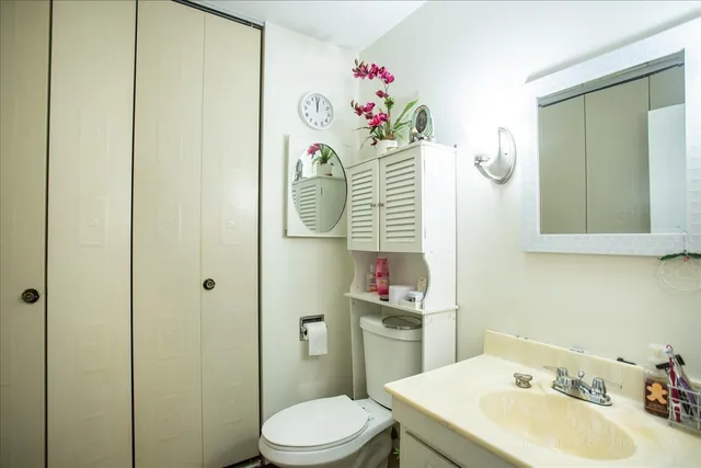 $215,000 | 4224 Saratoga Avenue, Unit J105, Downers Grove, IL 60515