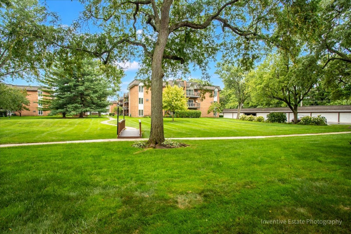 4224 Saratoga Avenue, Unit J105 Downers Grove, IL 60515 - Photo 18 of 20 a view of a park