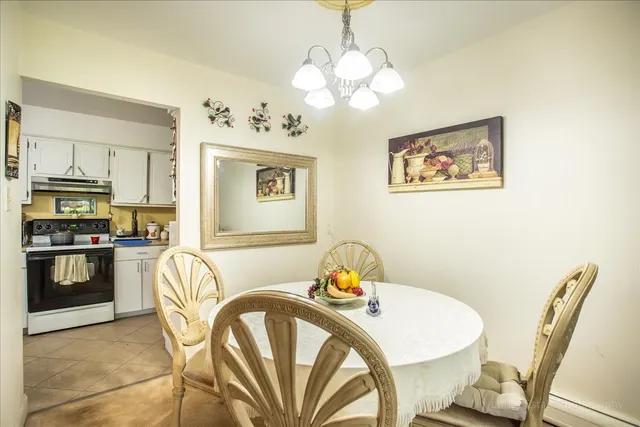 $215,000 | 4224 Saratoga Avenue, Unit J105, Downers Grove, IL 60515