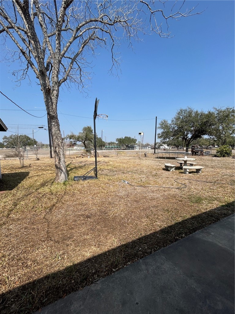 1005 Loma Street Alice, TX 78332 - Photo 17 of 29
