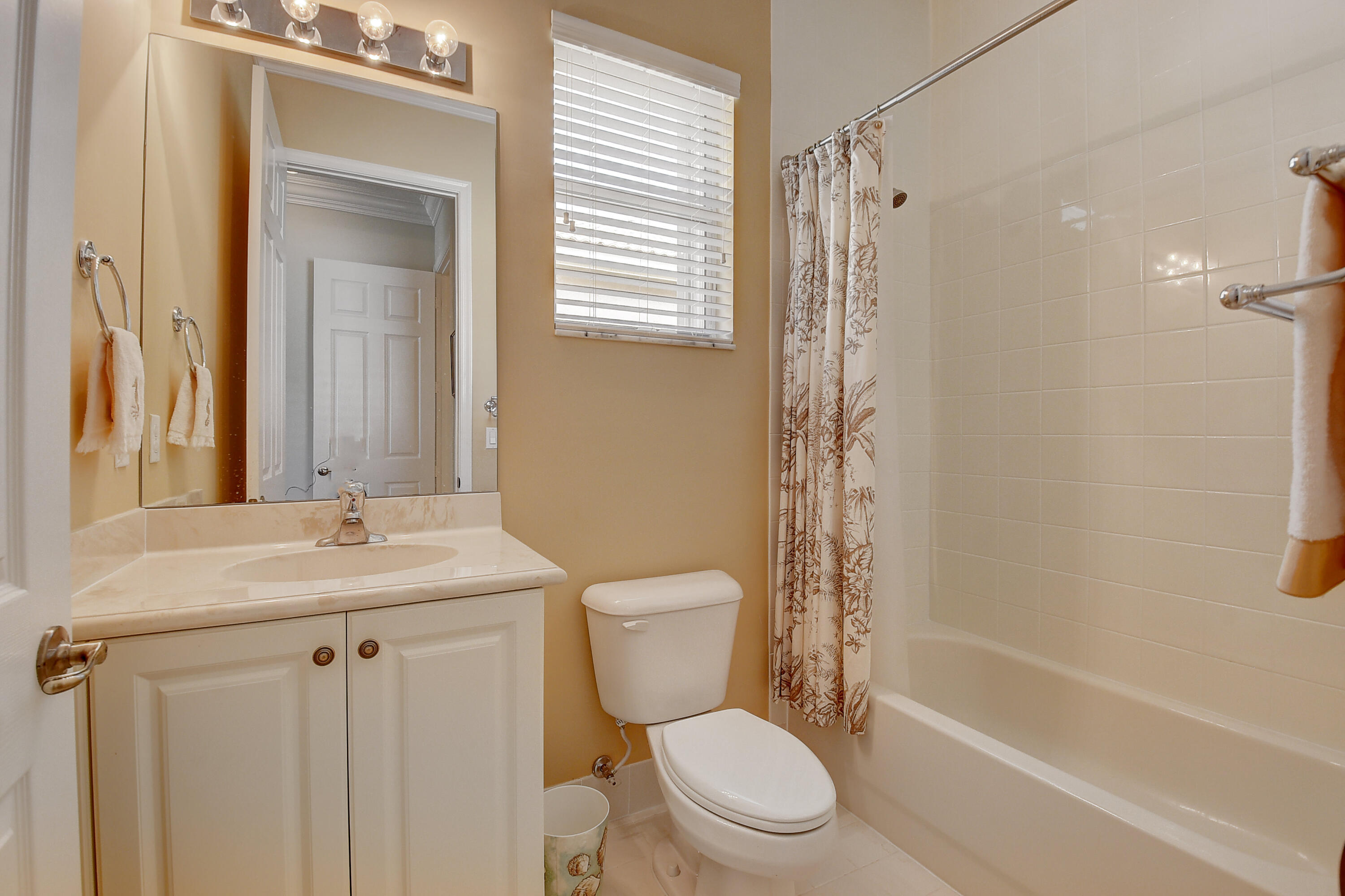 9367 Ivory Isle Road Boynton Beach, FL 33473 - Photo 30 of 69 SECOND BATH