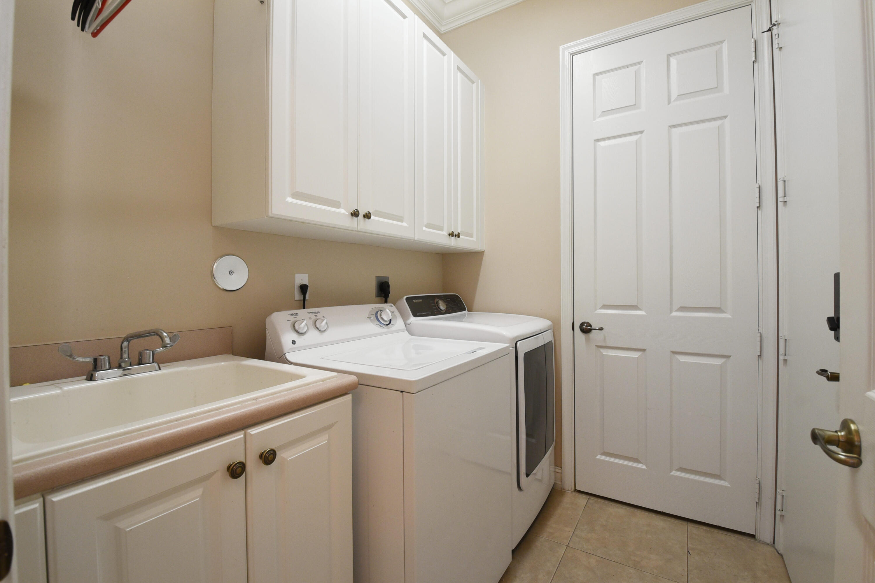 9367 Ivory Isle Road Boynton Beach, FL 33473 - Photo 31 of 69 LAUNDRY ROOM