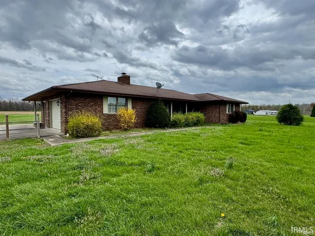 $279,900 | 122 South 1225th Road East, Oakland City, IN 47660