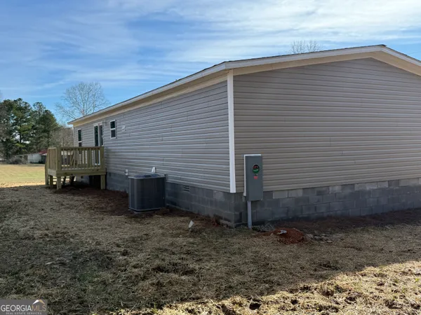 a view of a house with a backyard