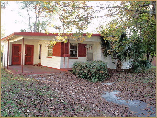 3211 Kline Road Jacksonville, FL 32246 - Photo 1 of 10 a front view of a house with garden