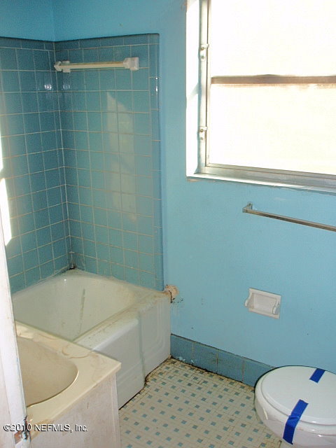 3211 Kline Road Jacksonville, FL 32246 - Photo 8 of 10 a bathroom with a sink and a bathtub