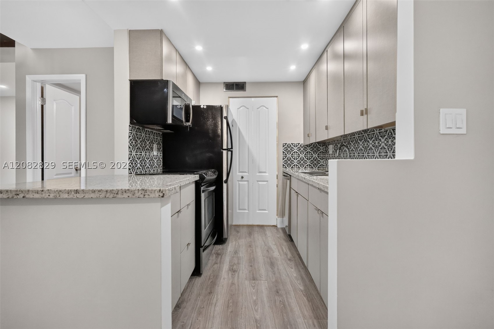 3213 Bird, Unit 7 Miami, FL 33133 - Photo 17 of 32 Gallery Image 17