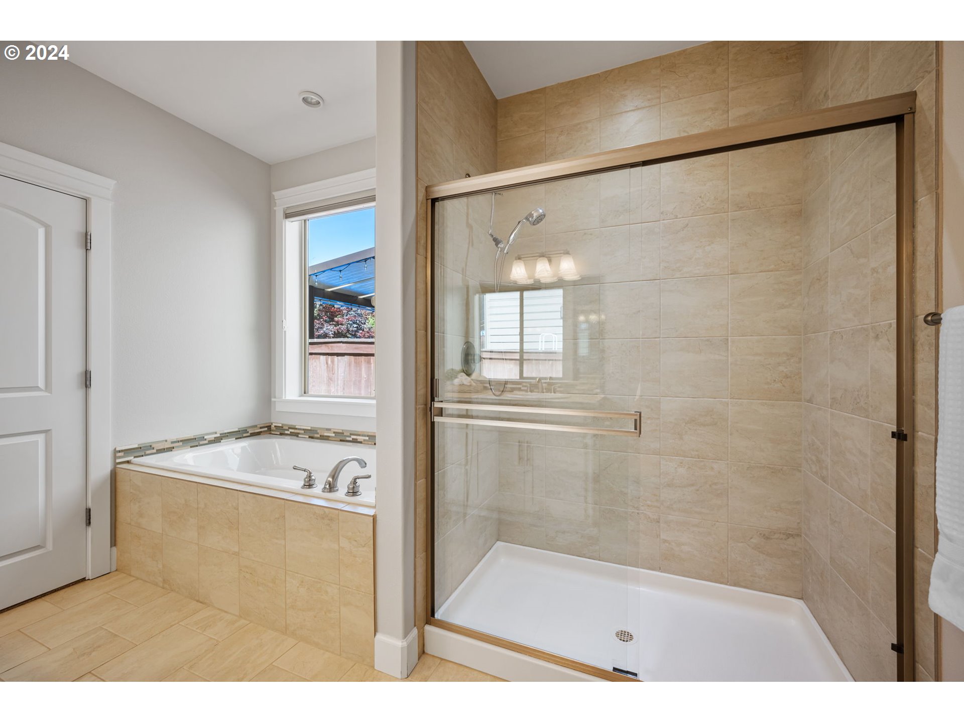 151 North 40th Avenue Ridgefield, WA 98642 - Photo 24 of 42 a bathroom with a shower