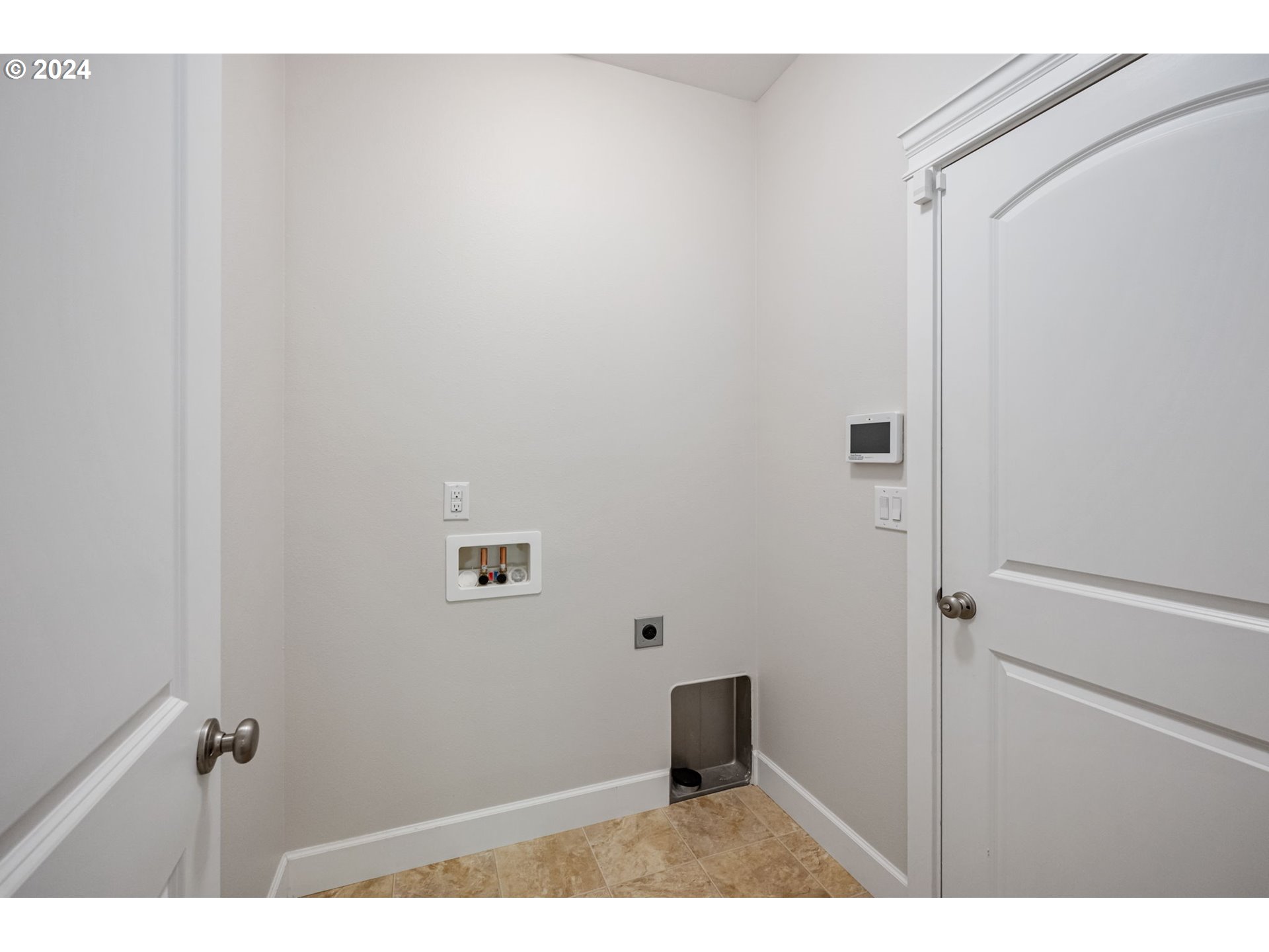 151 North 40th Avenue Ridgefield, WA 98642 - Photo 29 of 42 a bathroom with a sink