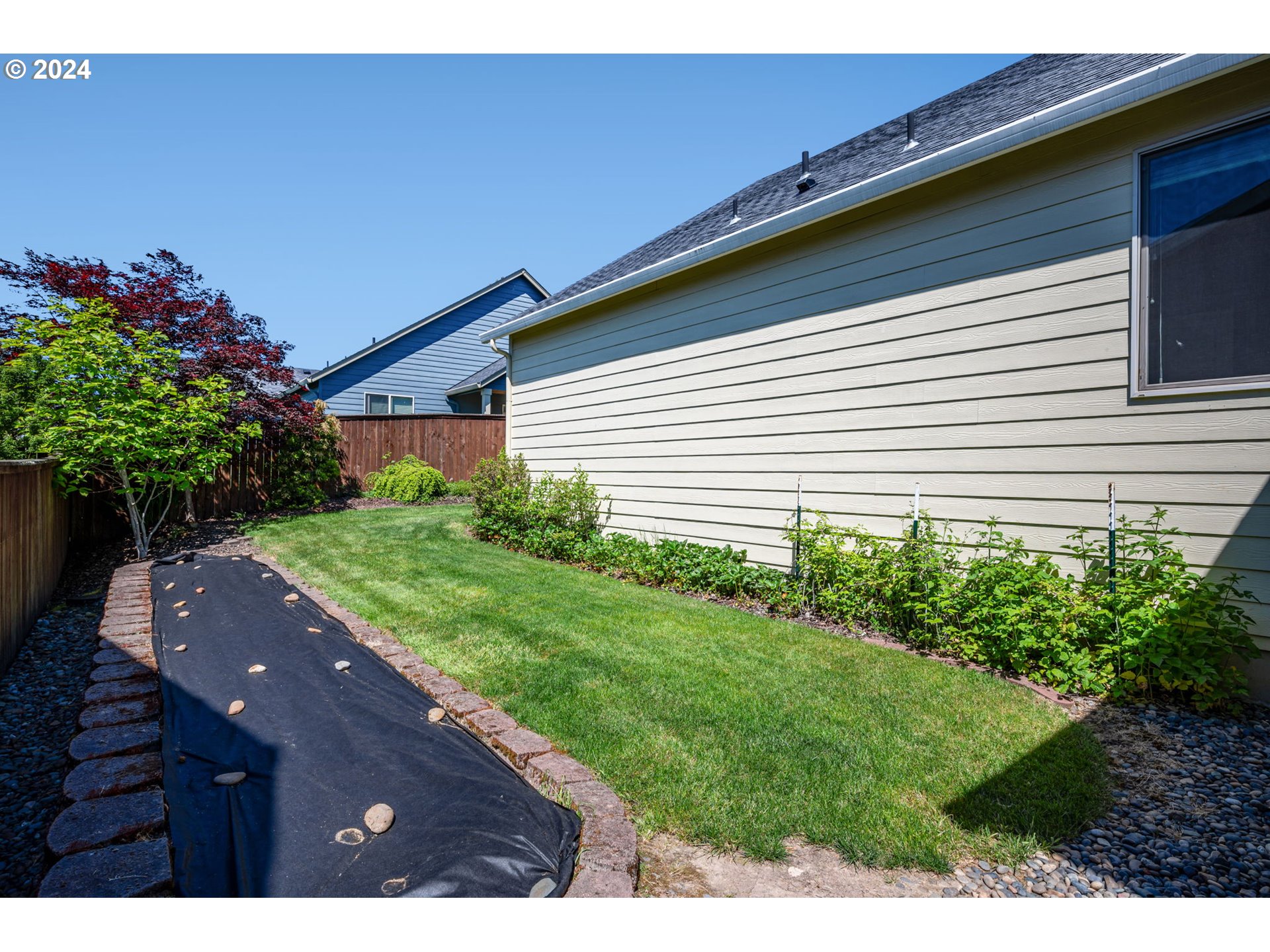 151 North 40th Avenue Ridgefield, WA 98642 - Photo 36 of 42 a backyard of a house with lots of green space