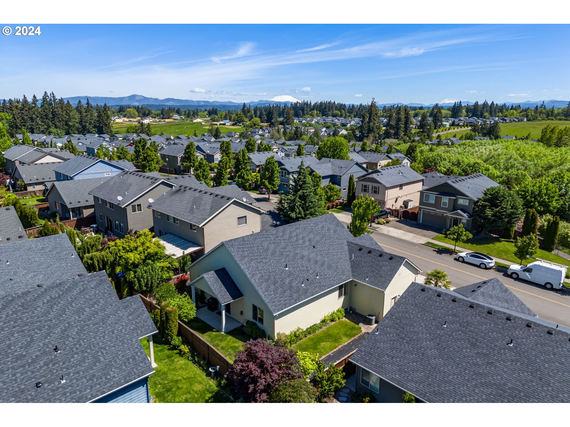 151 North 40th Avenue Ridgefield, WA 98642 - Photo 39 of 42 an aerial view of a house with a garden