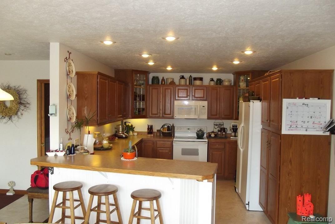 822 Tyrrell Road Bancroft, MI 48414 - Photo 4 of 9 820 Tyrell kitchen