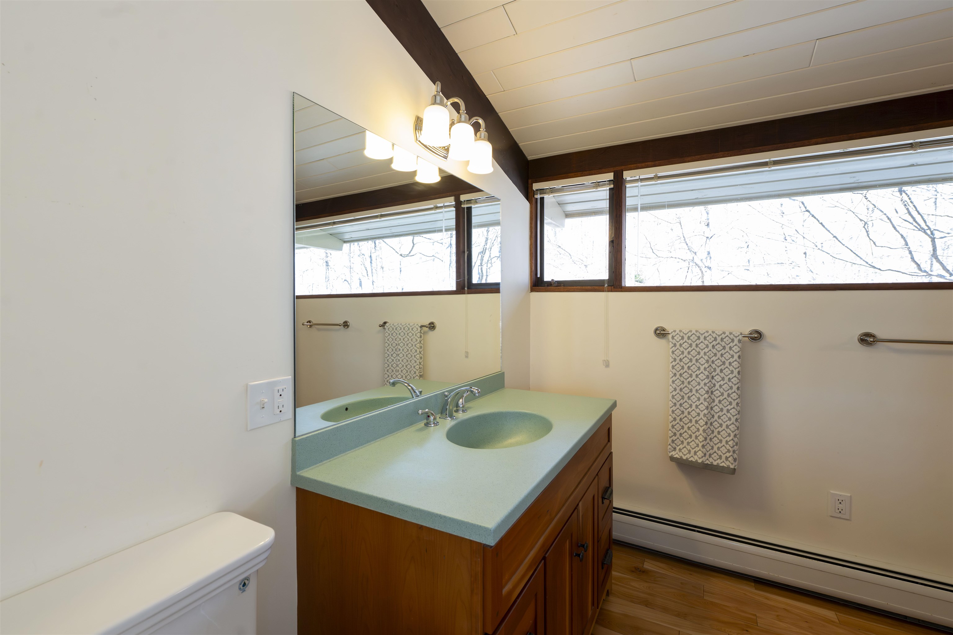 1877 Willard Road Hartford, VT 05059 - Photo 33 of 46