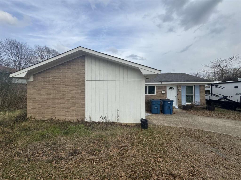 307 Gilbert Drive Vivian, LA 71082 - Photo 2 of 28