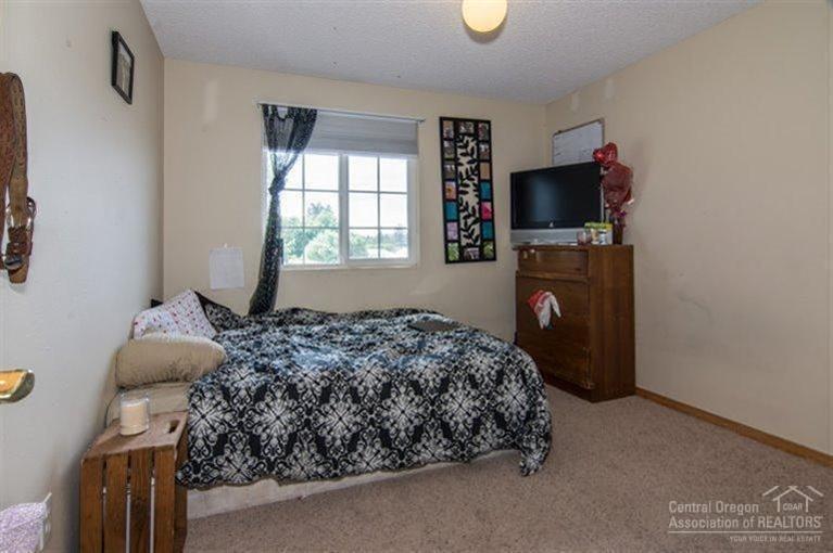 61870 Pettigrew Road Bend, OR 97702 - Photo 8 of 22 One of two guest rooms (upper level)
