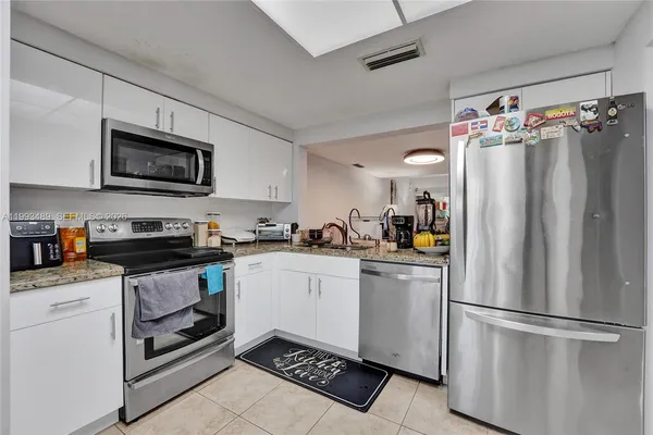 $390,000 | 3592 Northwest 83rd Lane, Sunrise, FL 33351