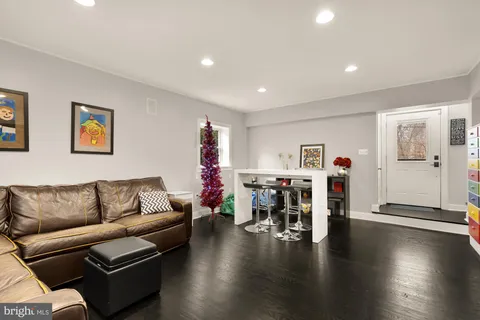 a bedroom that has a bed and a mirror