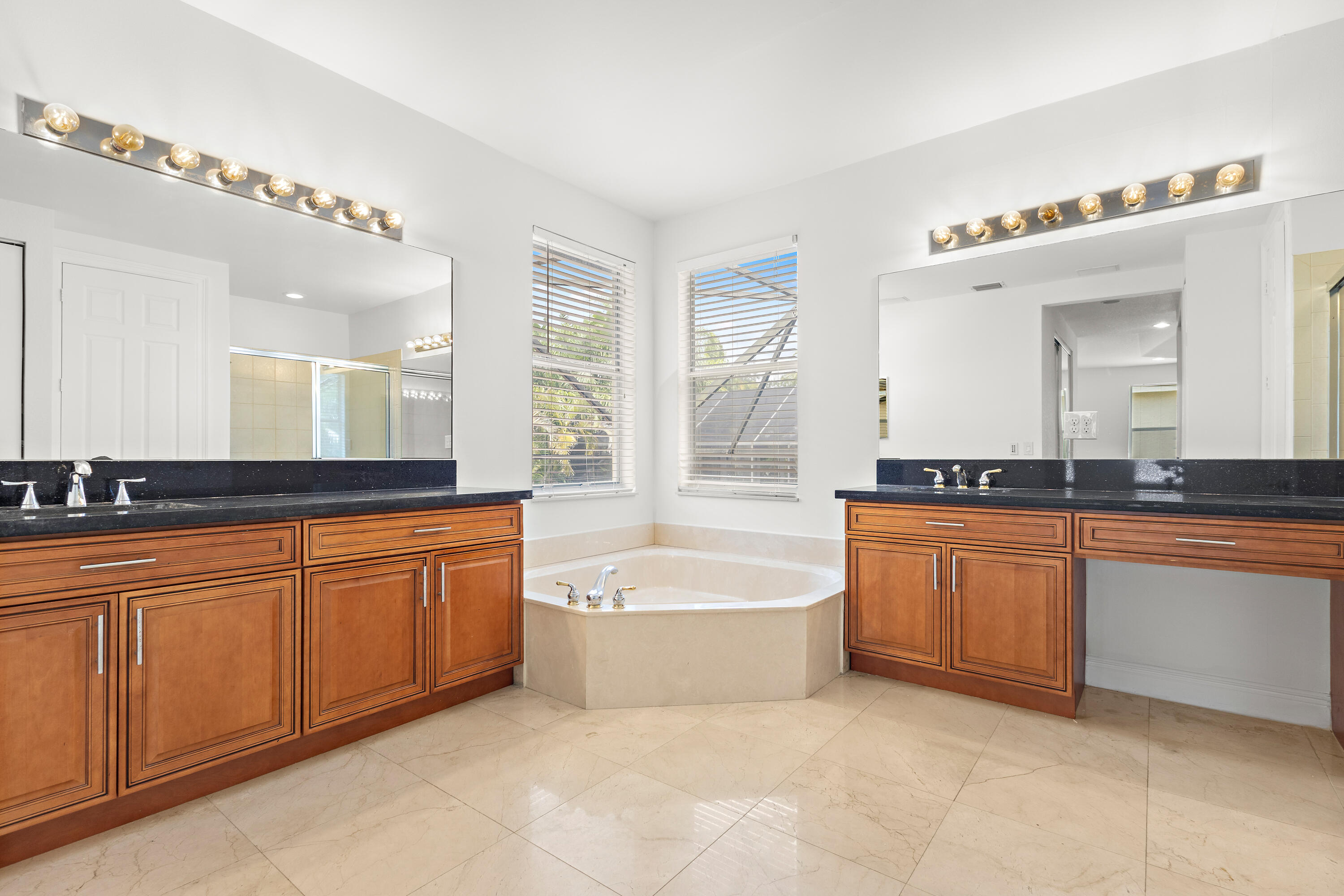 19115 2 River Lane Boca Raton, FL 33498 - Photo 20 of 54 IMG_2185