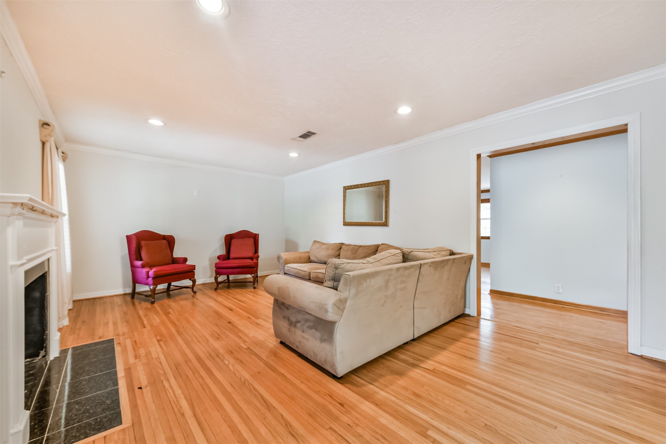 2511 Watts Street Houston, TX 77030 - Photo 3 of 34 Large formal living room ready for your entertaining needs.